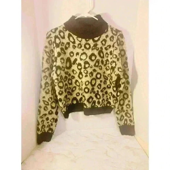 Women’s Leopard Sweater - Picture 2 of 4